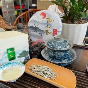 Bánh trà Bạch trà 357g 2 492024532 1184278823440291 4277420934326557595 n